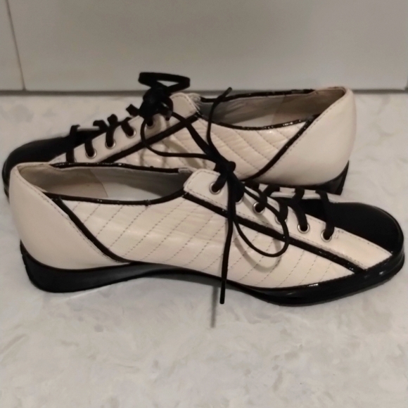 AMALFI Black 🖤 & White Leather 4.5 - Picture 6 of 9